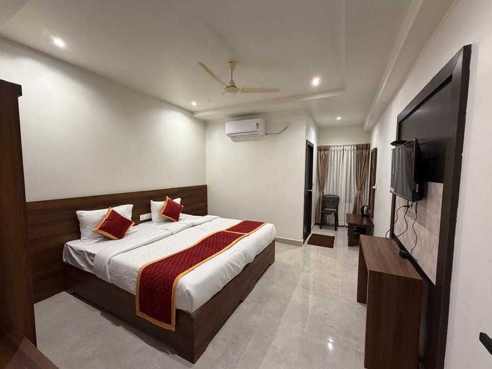 Egyptian cotton sheets, premium bedding, down comforters