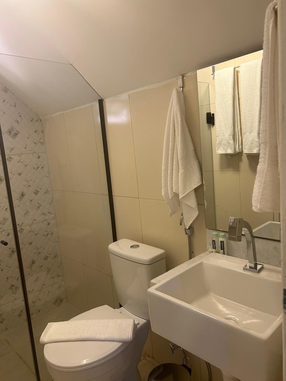 Family Double Room, 2 Bedrooms | Bathroom | Towels, soap, shampoo, toilet paper