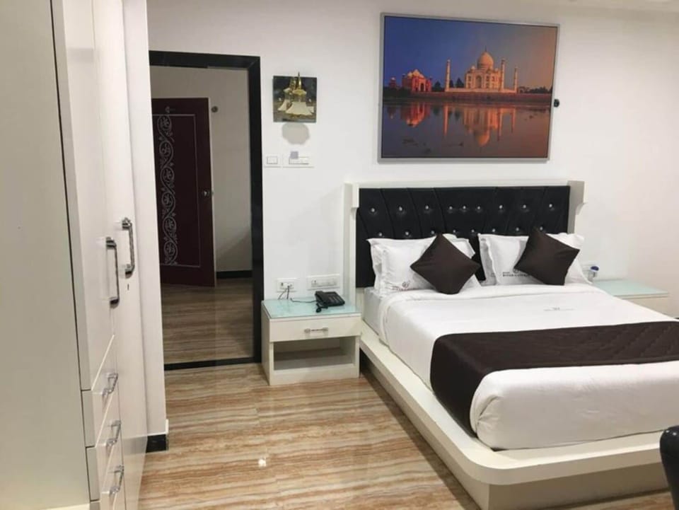 Deluxe Double Room | Laptop workspace, free WiFi