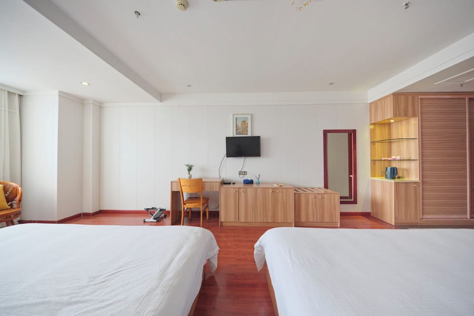 Standard Twin Room | Down comforters, desk, laptop workspace, free WiFi