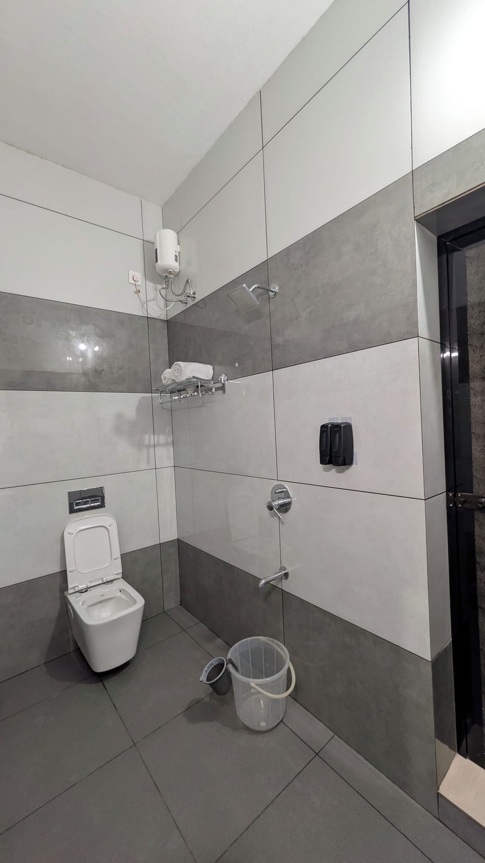 Double Room, Balcony | Bathroom | Shower, bidet, towels, soap