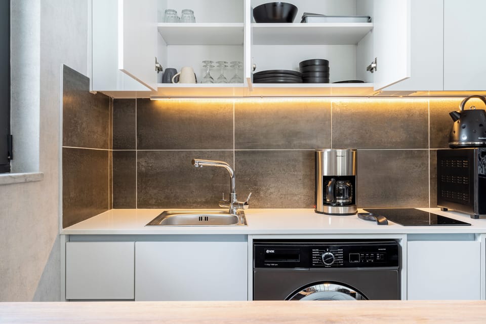 Studio, 1 Double Bed with Sofa bed, Kitchenette, City View | Private kitchenette | Coffee/tea maker, mini-fridge, microwave, stovetop