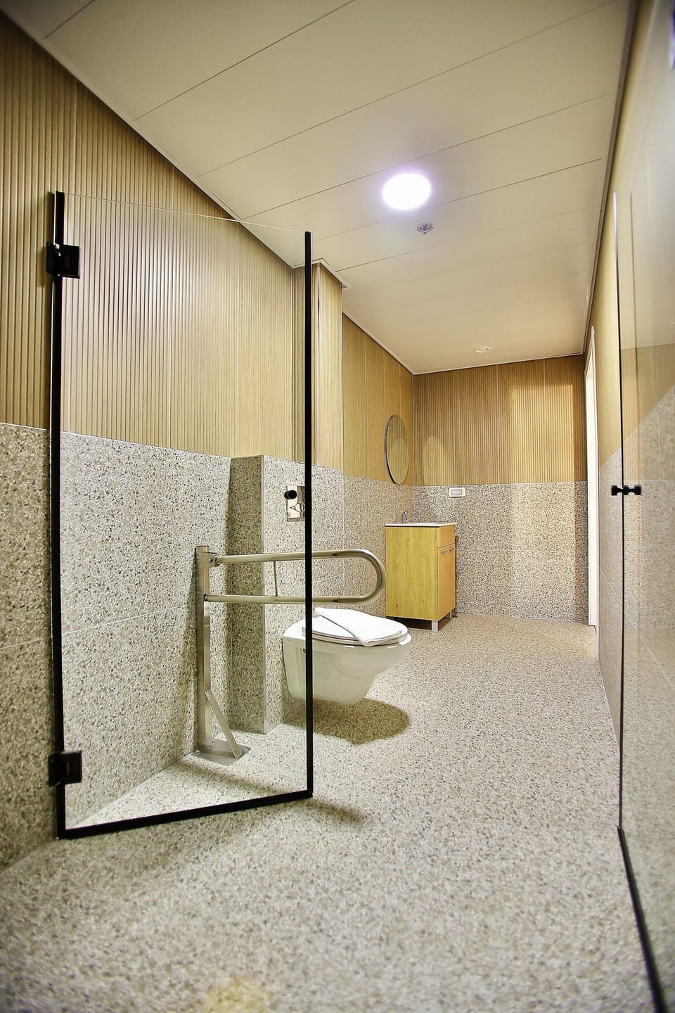 Comfort Double Room | Accessible bathroom