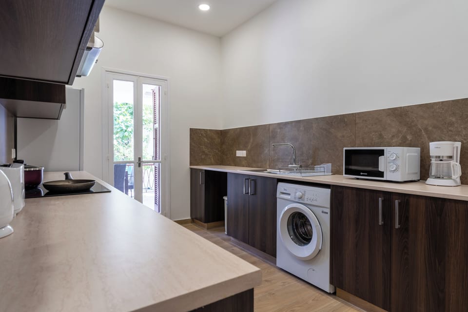 Apartment, 1 Double Bed with Sofa bed, Kitchen, City View | Private kitchen | Coffee/tea maker, full-size fridge, microwave, oven