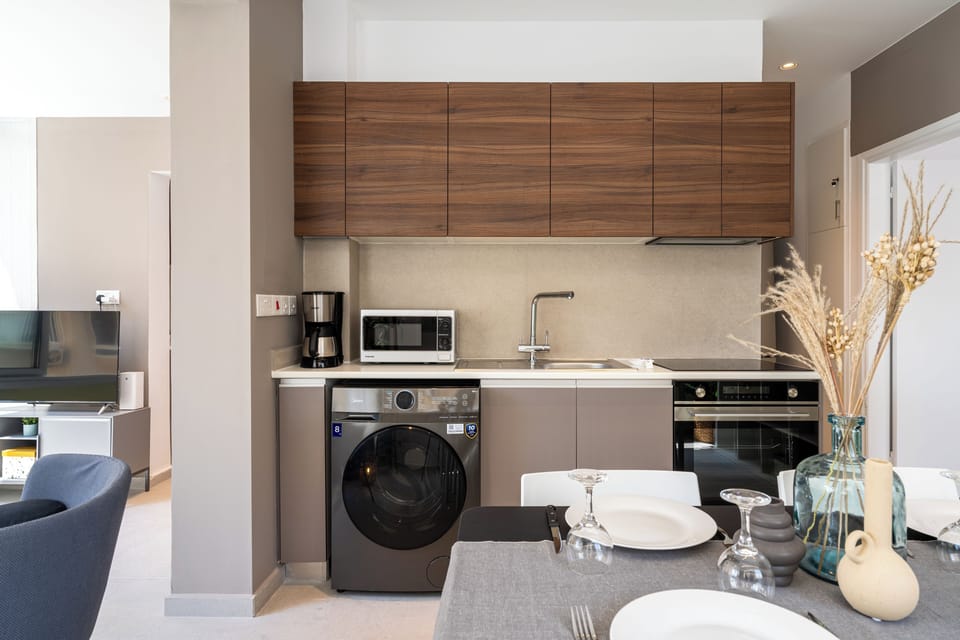 Apartment, 1 Bedroom, Kitchen, City View | Private kitchen | Coffee/tea maker, fridge, microwave, oven