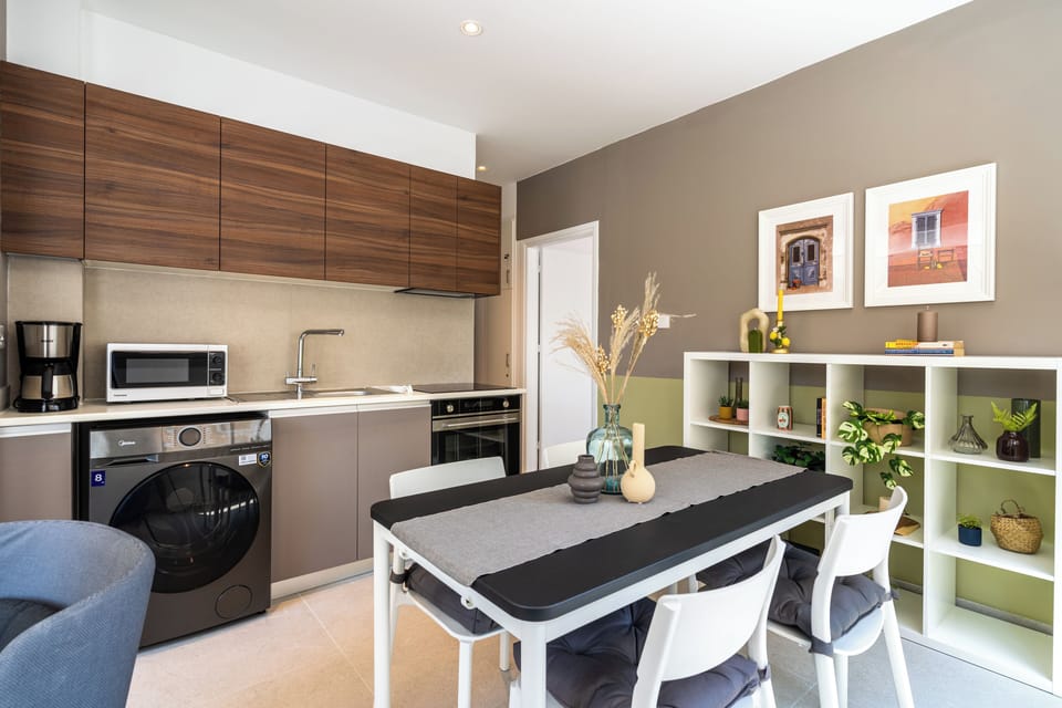 Apartment, 1 Bedroom, Kitchen, City View | In-room dining