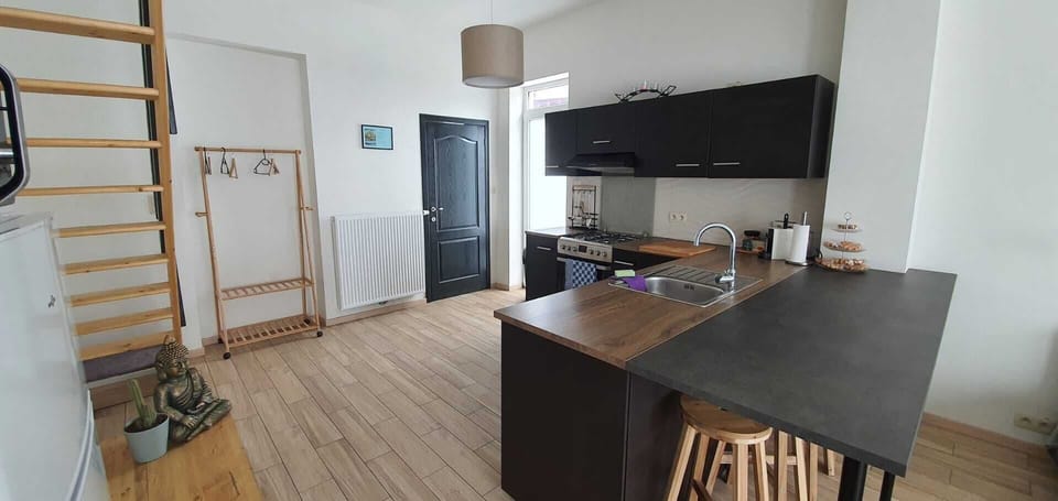 Basic Townhome | Living area | Flat-screen TV