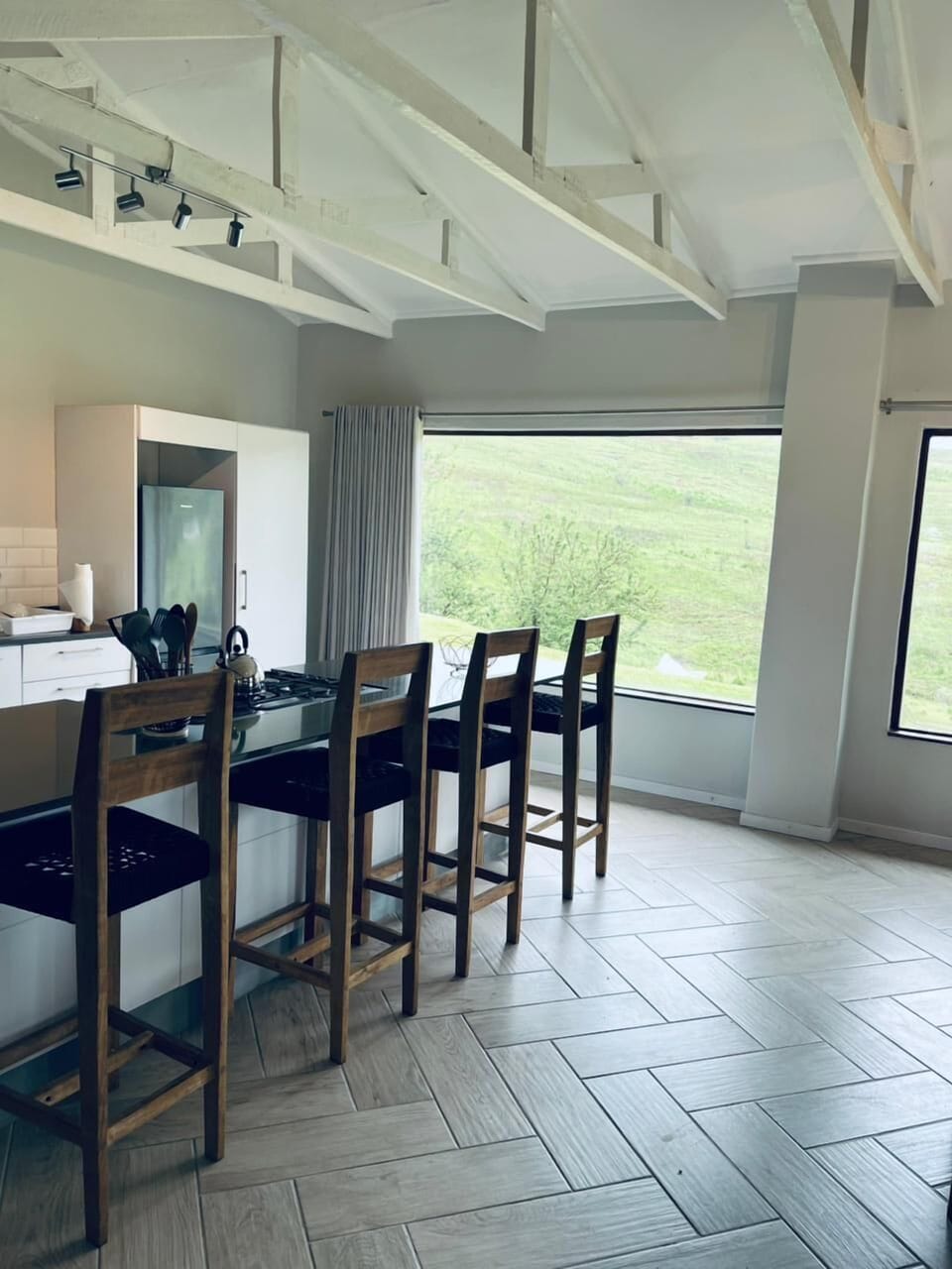 Superior House, Mountain View | Private kitchen | Electric kettle, toaster, eco-friendly cleaning products