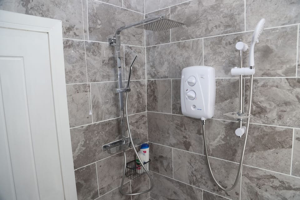 Shower, towels
