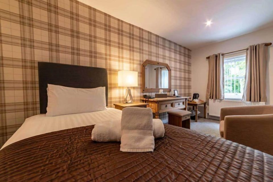 Double or Twin Room, Ensuite | Iron/ironing board, free WiFi