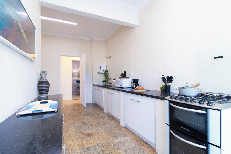 Apartment | Private kitchen | Cookware/dishes/utensils, dining table