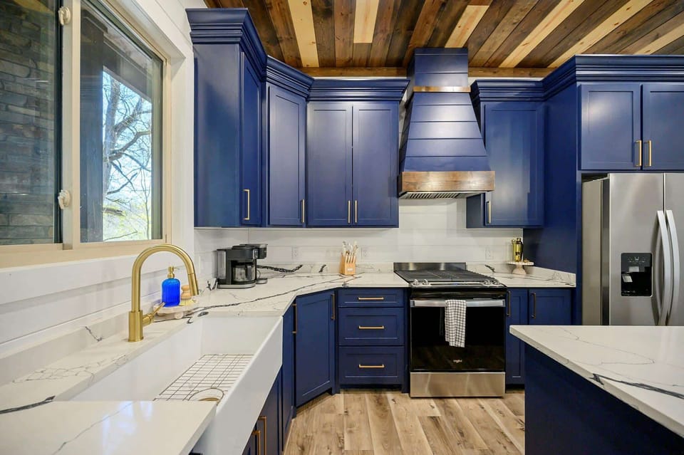 Cabin, Multiple Beds, Hot Tub (Chillax Inn The River) | Private kitchen | Electric kettle