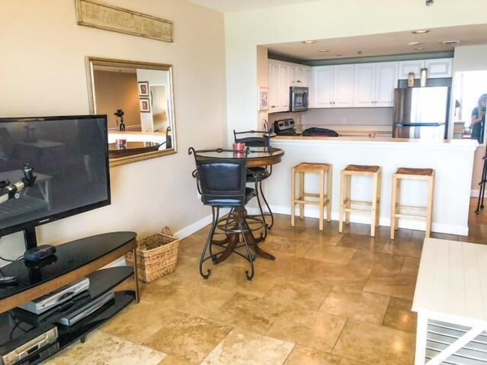 Condo, 1 King Bed with Sofa bed (Sterling Shores 1015) | Interior