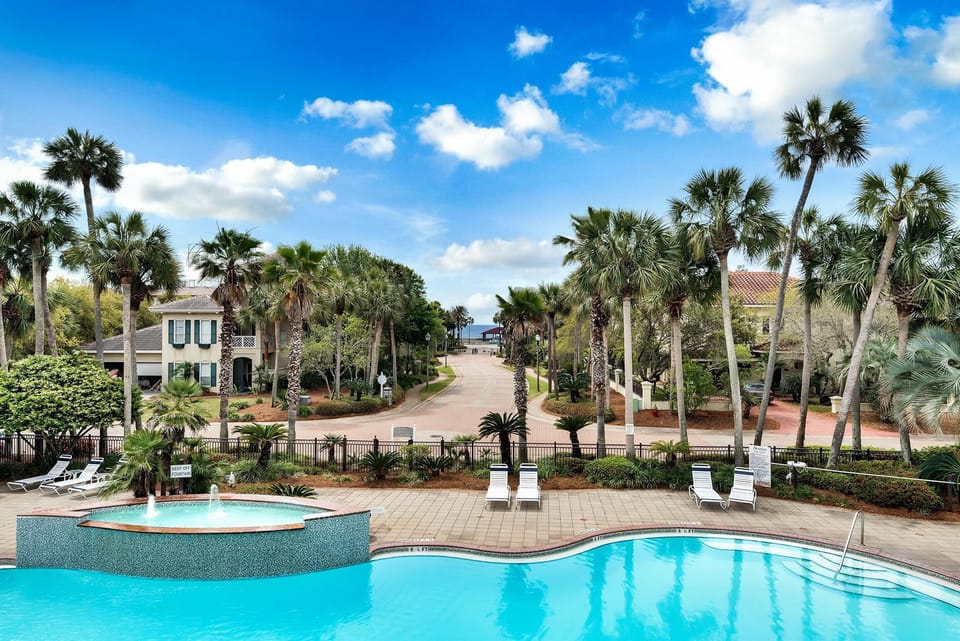 House, Multiple Beds (Emerald Escape) | Pool | Outdoor pool