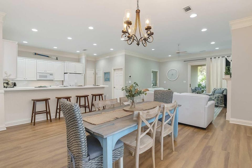 House, Multiple Beds (Emerald Escape) | Dining