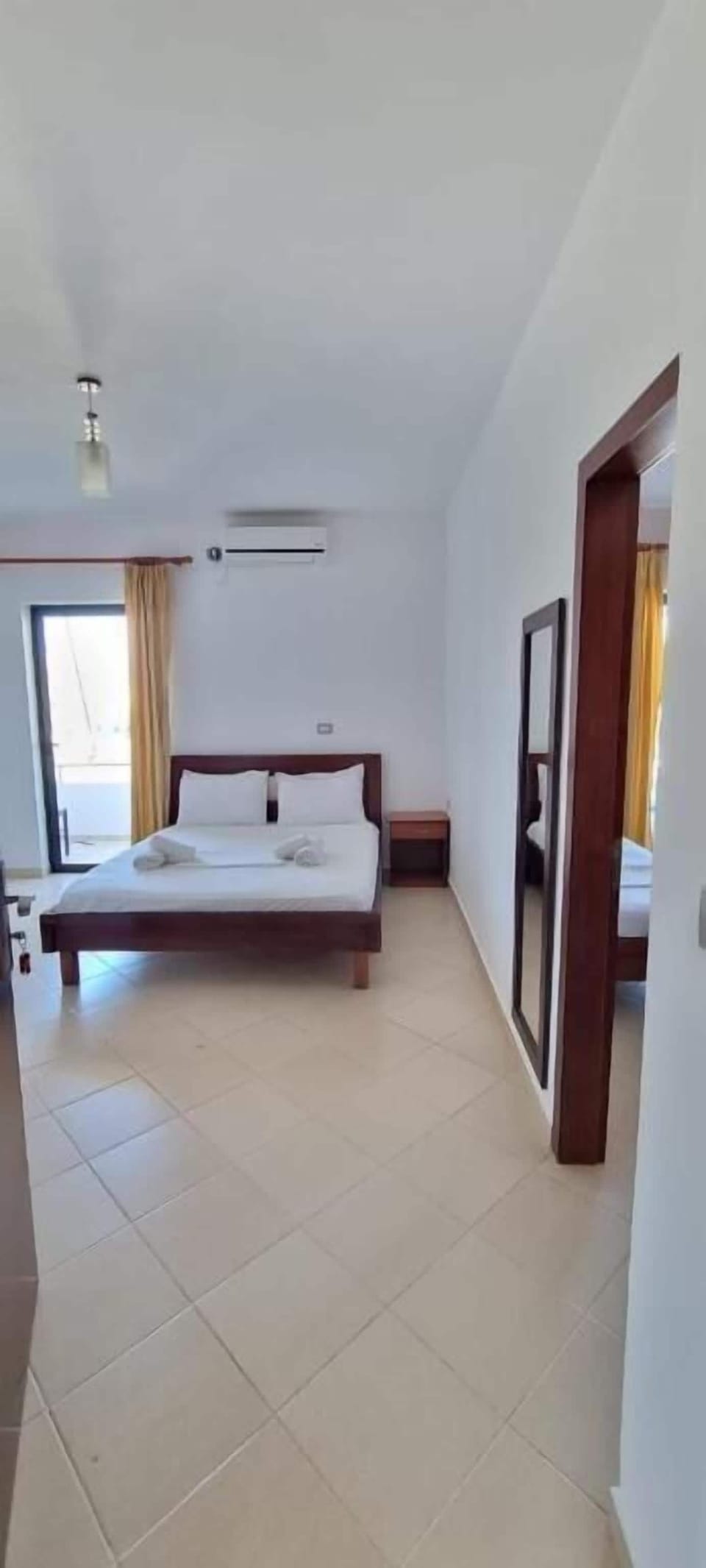 Double Room | Desk, bed sheets