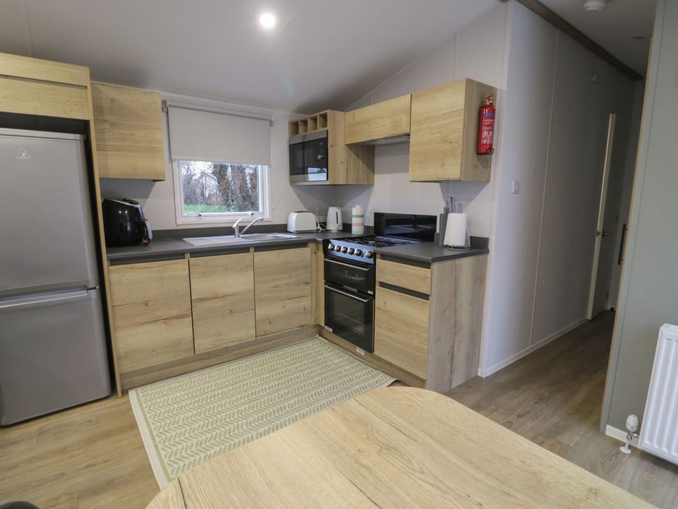 Cookware/dishes/utensils