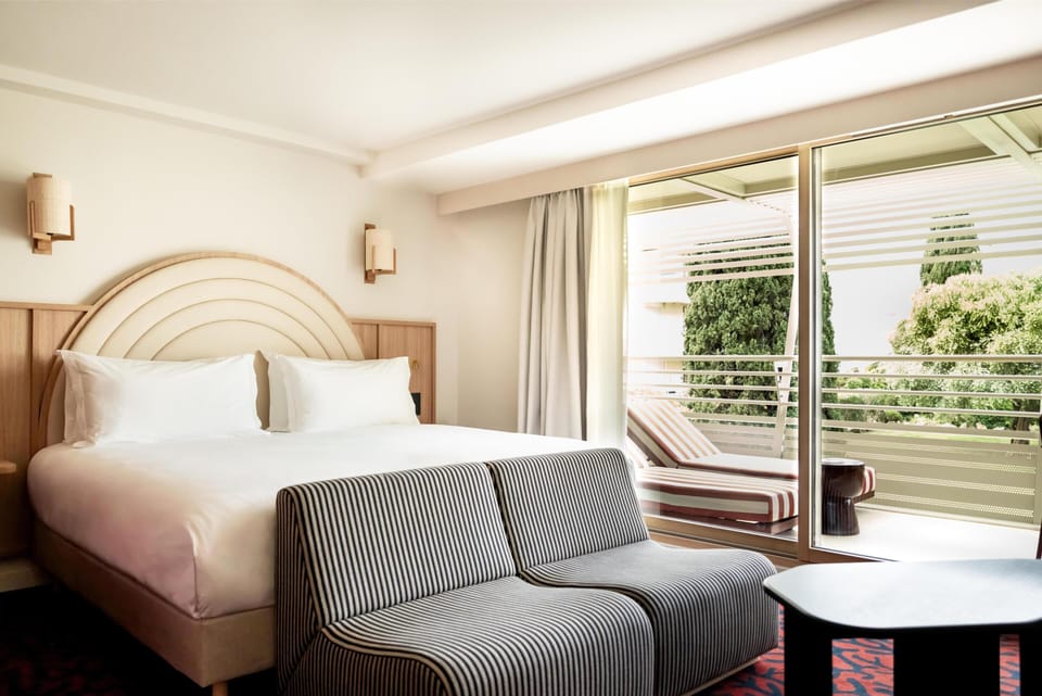 Deluxe Room, 1 King Bed, Garden View | Premium bedding, pillowtop beds, minibar, in-room safe