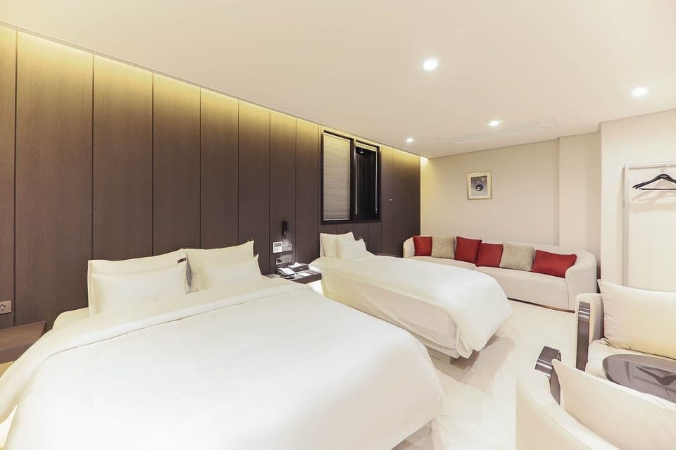 Signature Twin Room | Free WiFi
