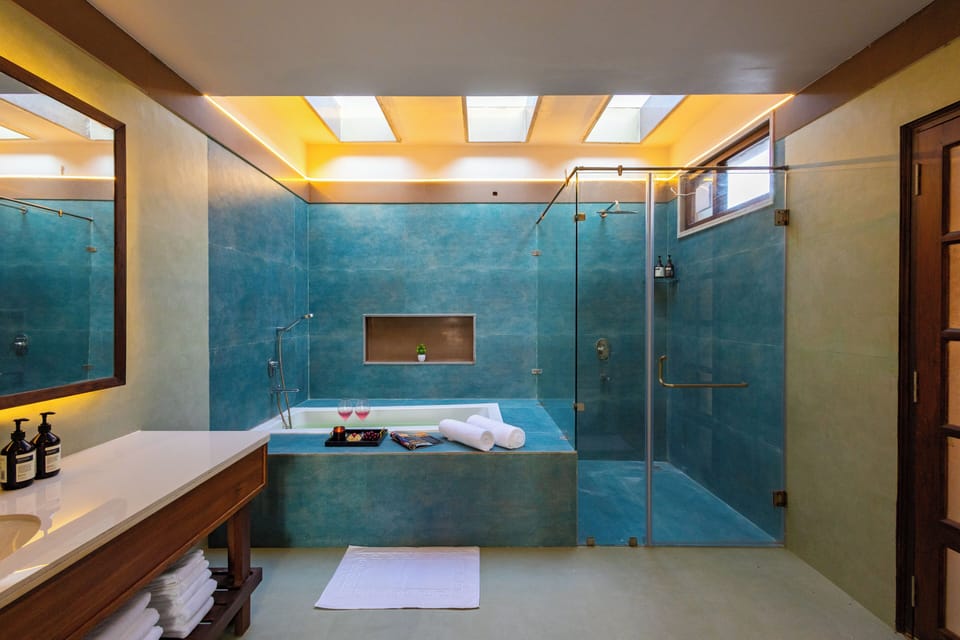 Comfort Double Room, Balcony, River View | Bathroom | Free toiletries, towels, toilet paper