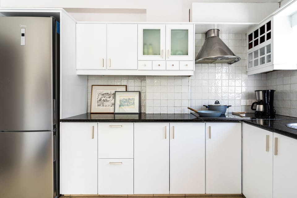 Comfort Apartment, 2 Bedrooms, Kitchen, City View | Private kitchen | Coffee/tea maker, full-size fridge, microwave, oven