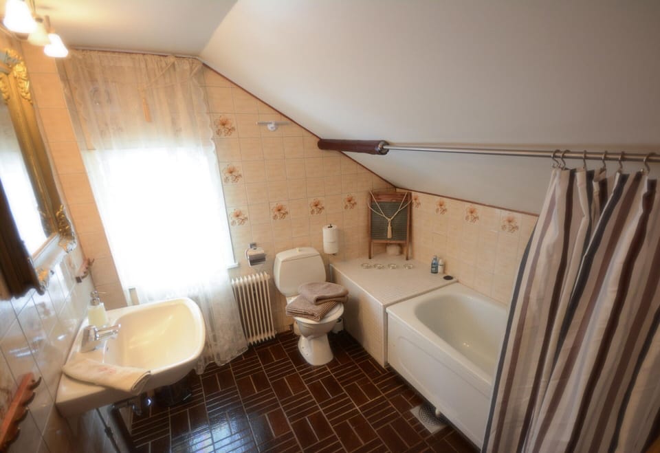 House | Bathroom