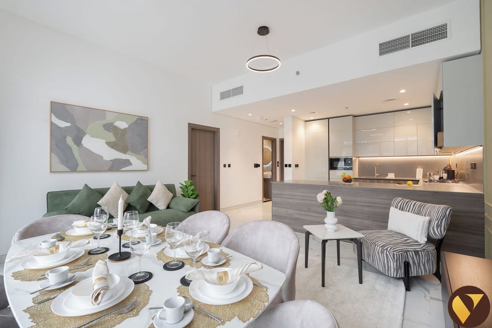 Luxury Apartment, Balcony, City View | In-room dining