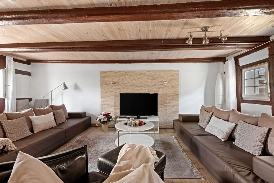 Classic House, 3 Bedrooms, Garden View | Living area