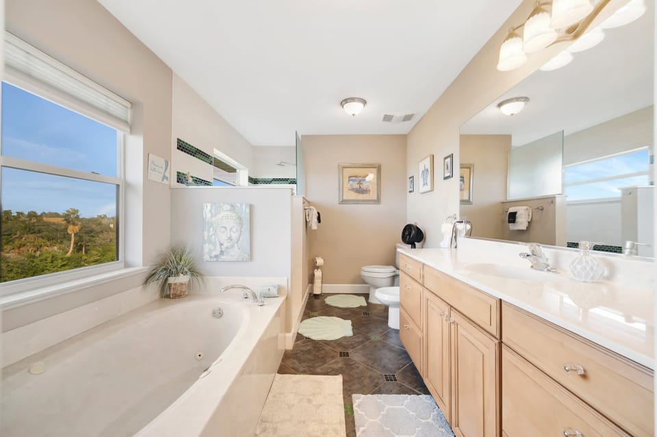 Hot Tub Sleeps 10 Park Your Boat Trailer House in Tampa Bay
