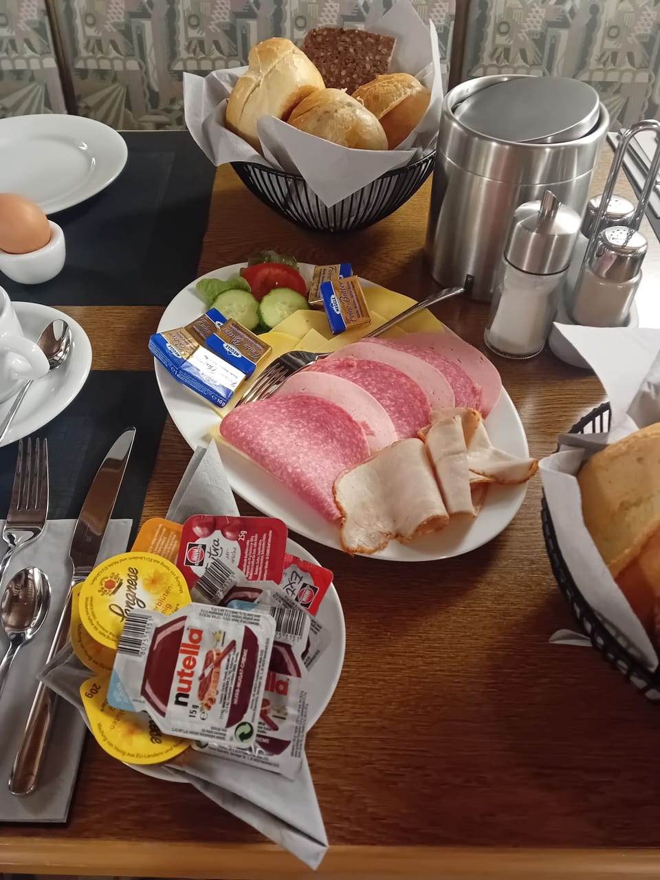 Daily local cuisine breakfast for a fee