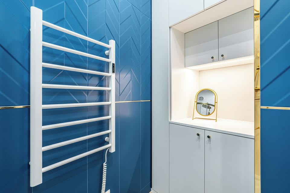 Studio | Bathroom | Towels, soap, shampoo, toilet paper