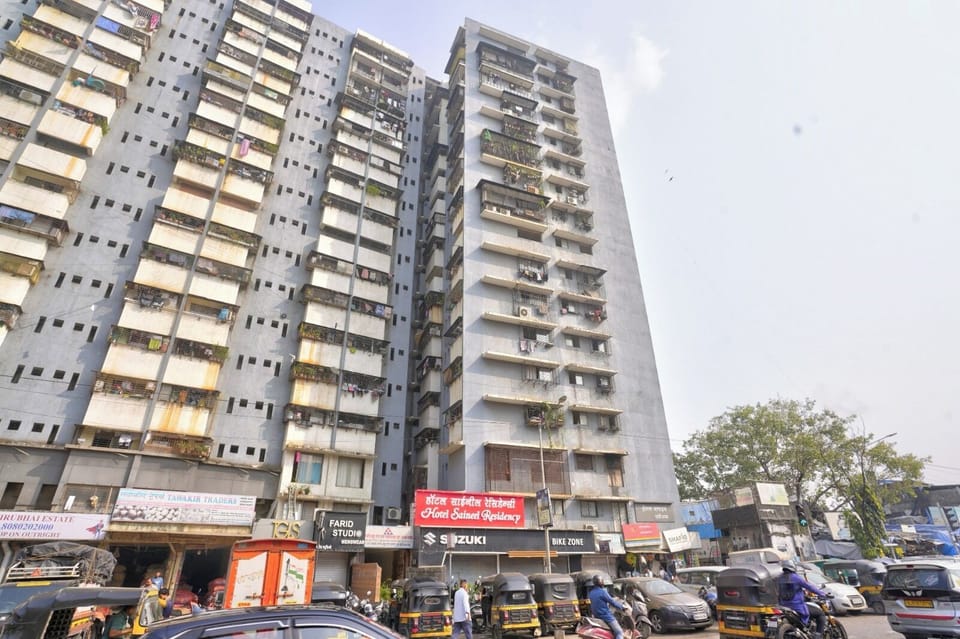 Glitz Saineel Executive Near Juhu Beach Hotel in Mumbai