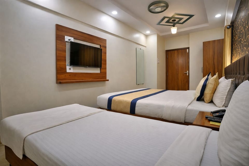 Family Triple Room, City View | Desk, laptop workspace, soundproofing, WiFi (free)