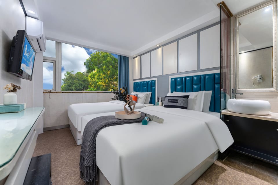 Business Twin Room | Individually decorated, individually furnished, laptop workspace
