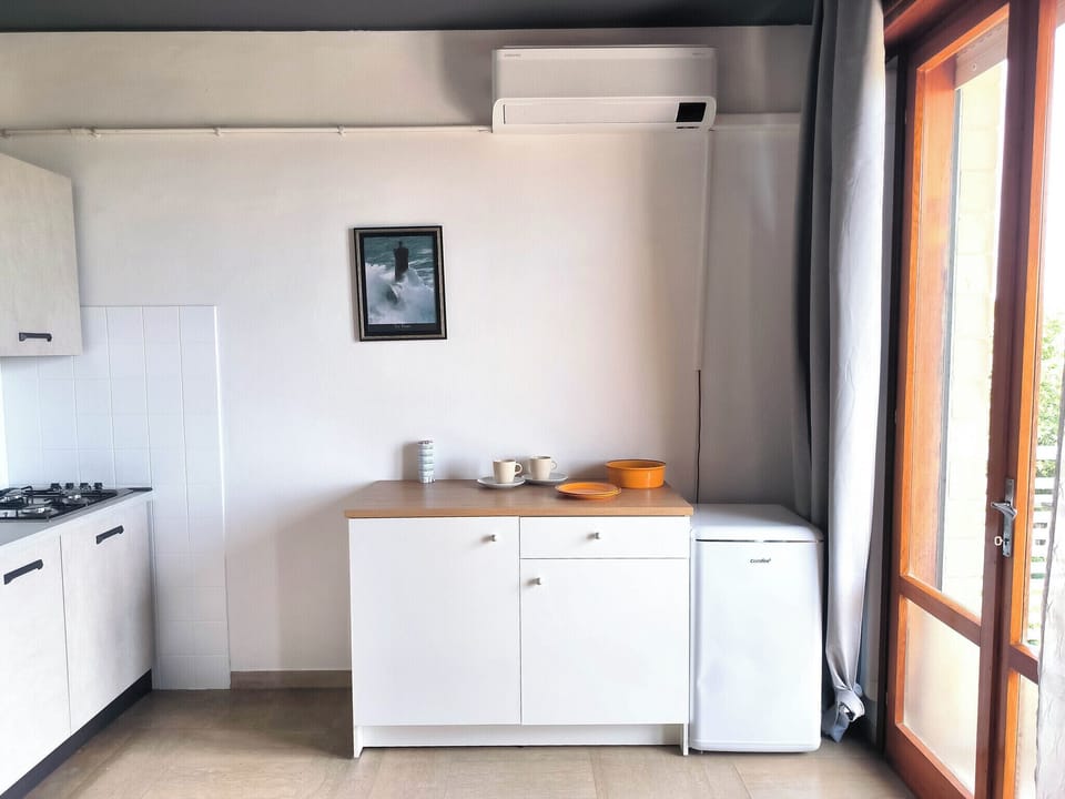 Studio, Balcony, City View | Interior