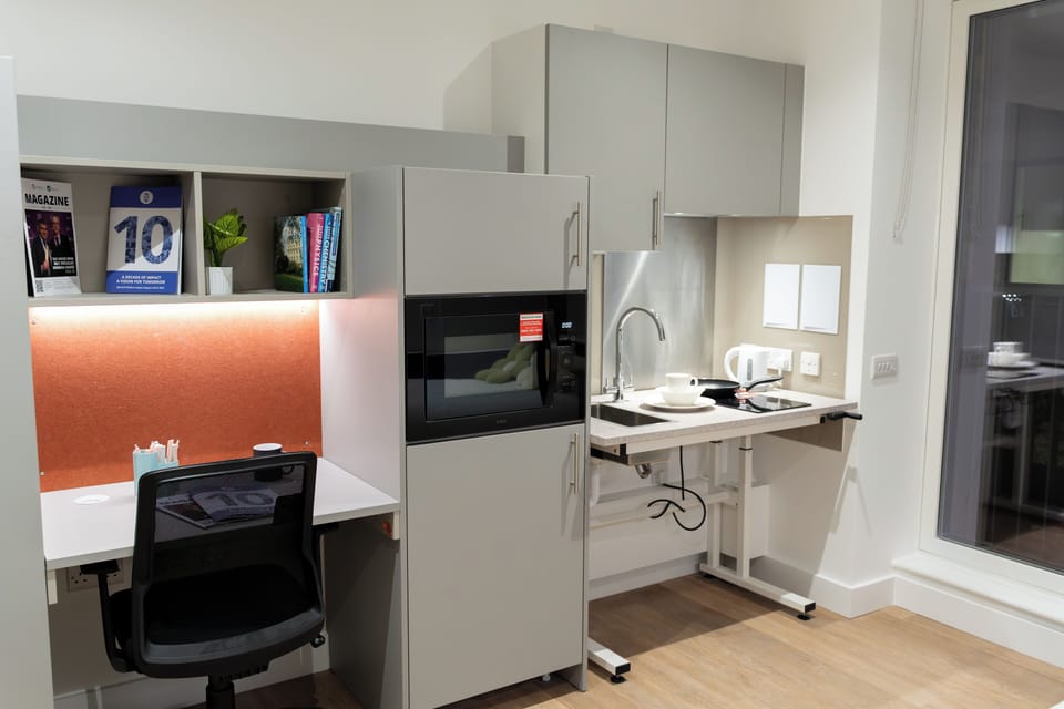 Premier Studio Suite | Free WiFi, bed sheets
