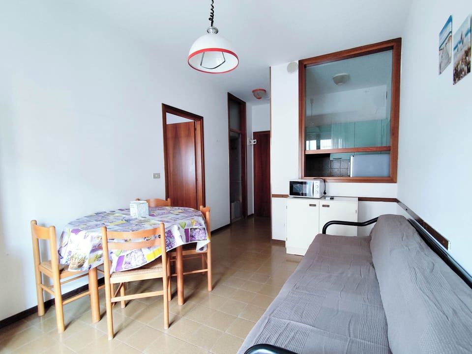 Apartment, 1 Bedroom, Balcony, City View | Living room