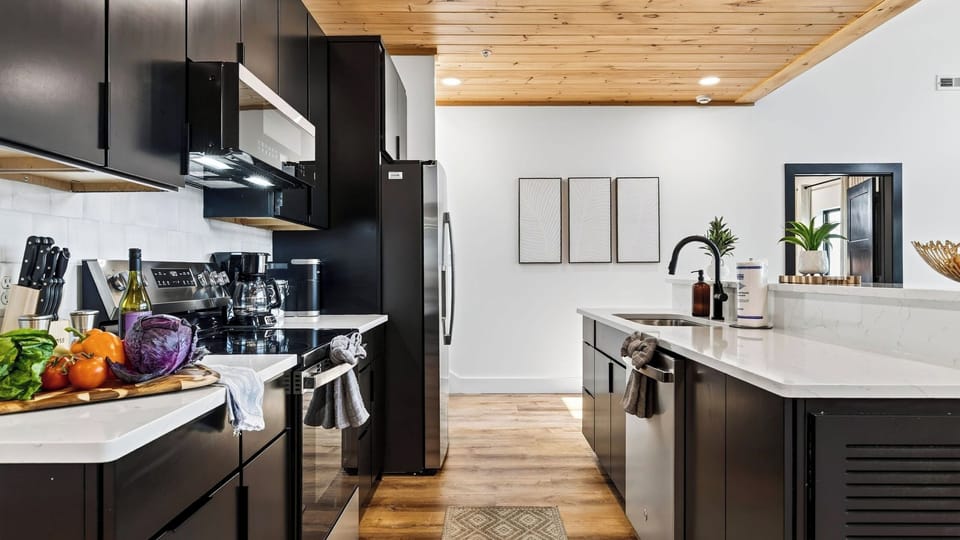 House (5 Bedrooms) | Interior