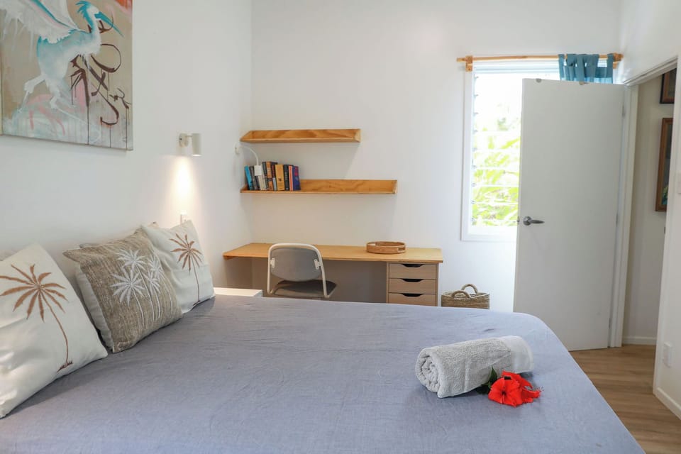 Deluxe House, 2 Bedrooms, Private Pool | Iron/ironing board, WiFi (free), bed sheets