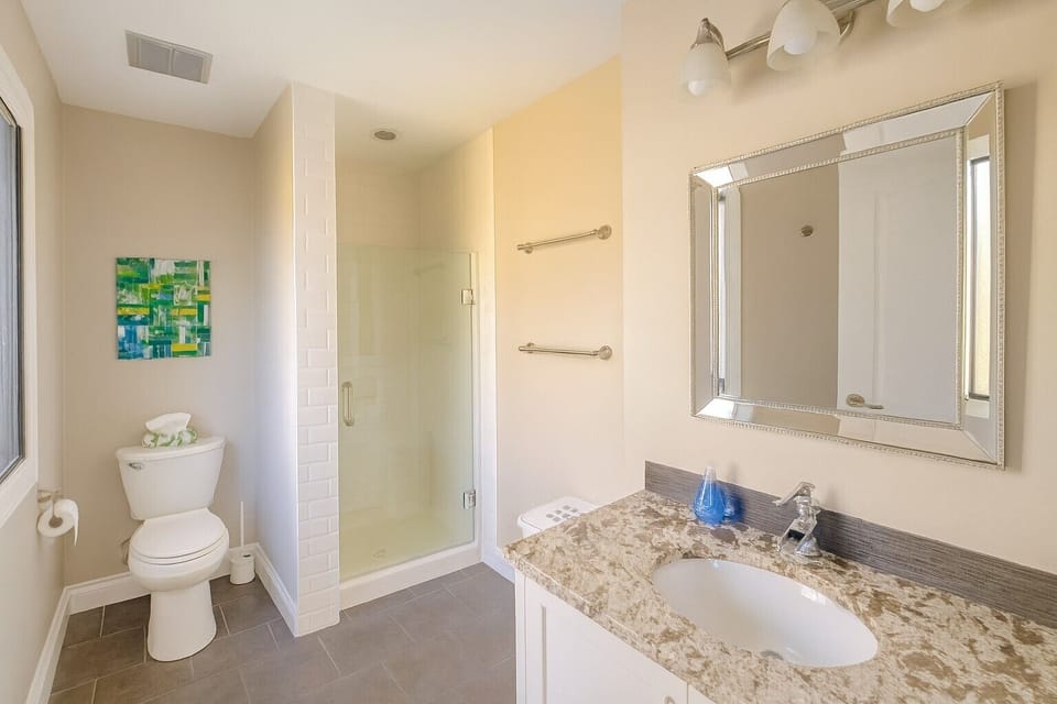 Balsam Room | Bathroom | Hair dryer, bathrobes, slippers, towels