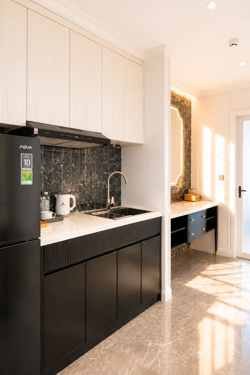 Room, 1 King Bed, Balcony | Private kitchen