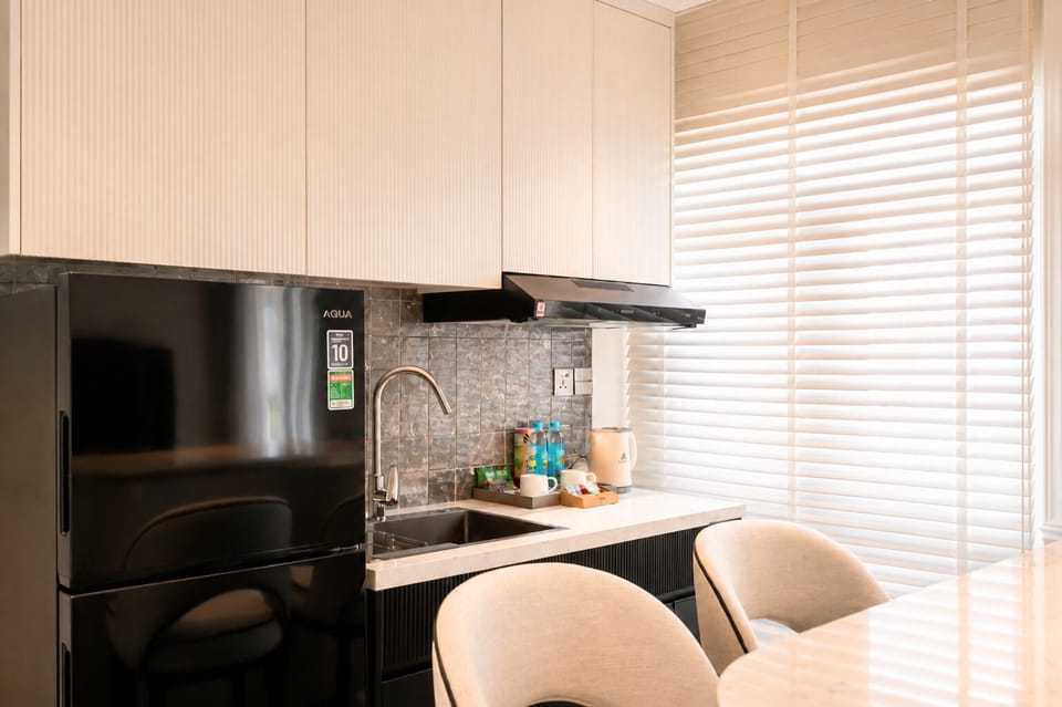 Suite, Balcony | Private kitchen
