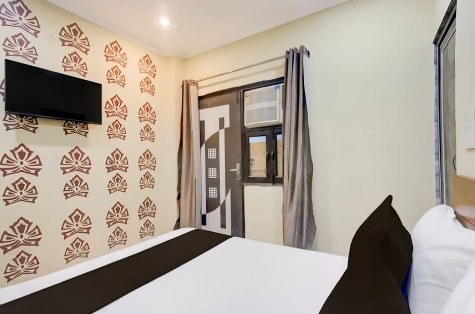Deluxe Room | Rollaway beds, free WiFi, bed sheets