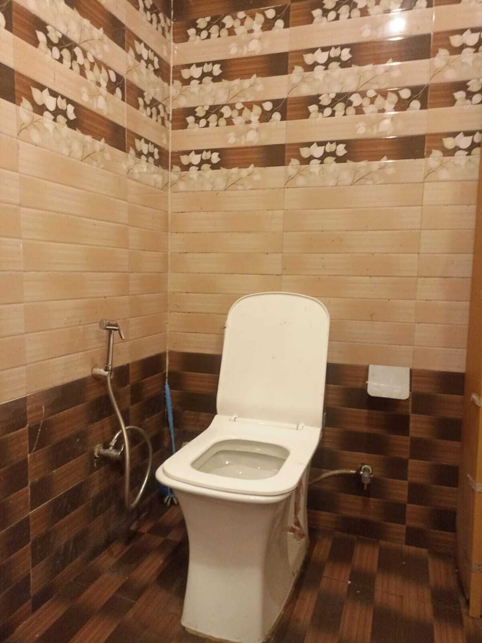 Family Room | Bathroom | Shower, free toiletries, towels, soap