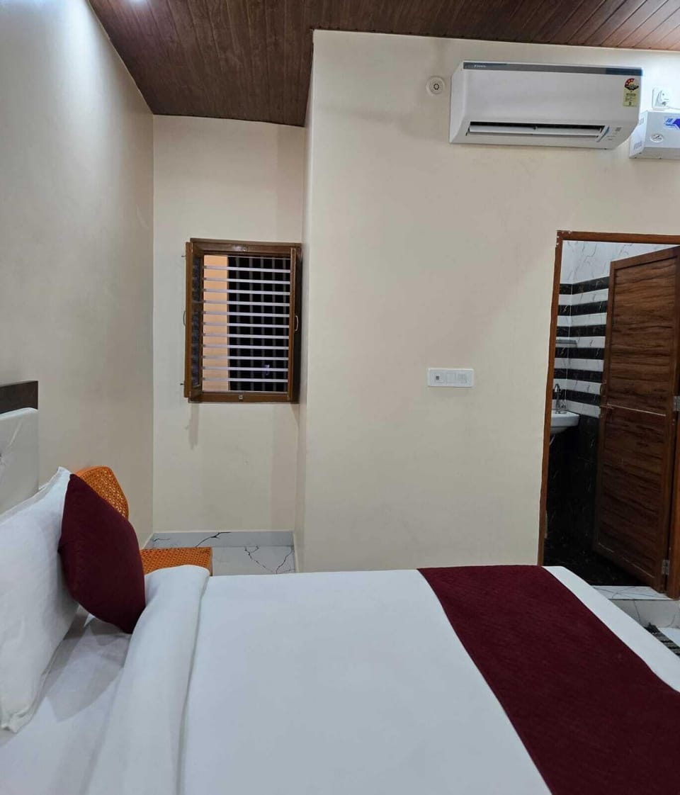 Double Room | Desk, laptop workspace, free WiFi
