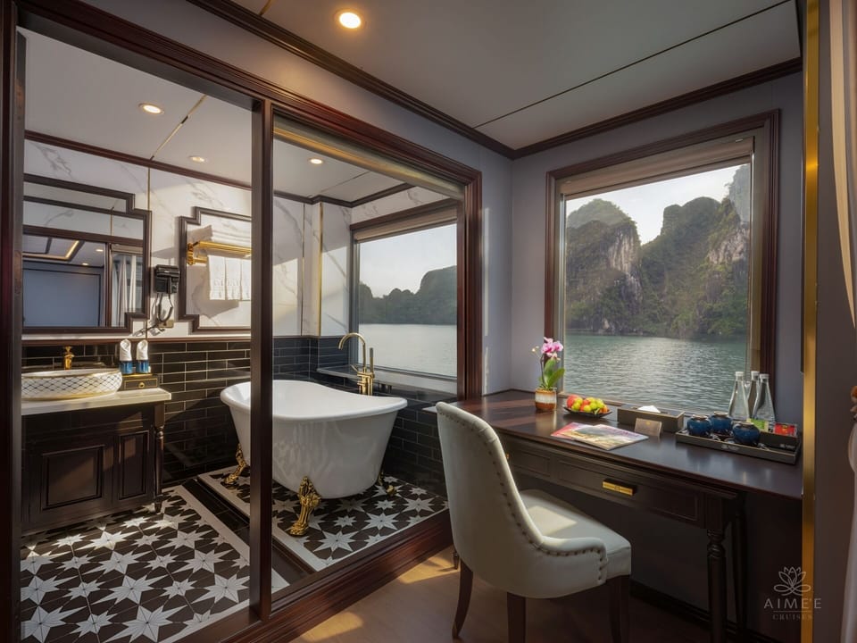 Premier Room, Balcony, Ocean View | Bathroom | Free toiletries, hair dryer, slippers, towels