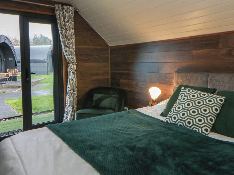 1 bedroom, individually decorated, individually furnished, free WiFi