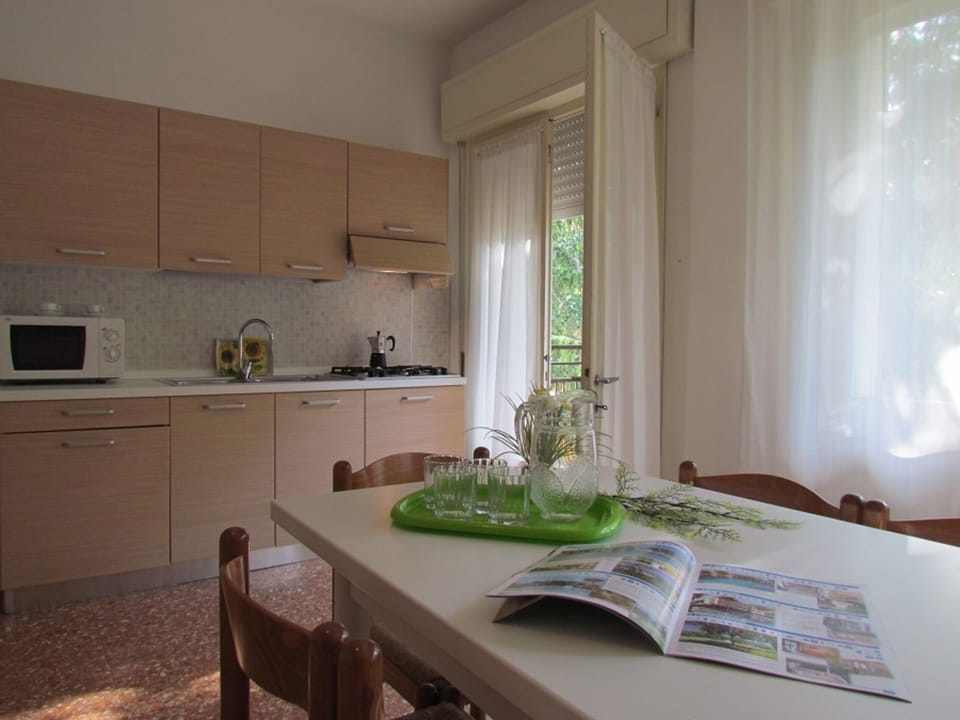 Apartment, 2 Bedrooms, Terrace, Garden View | Dining room