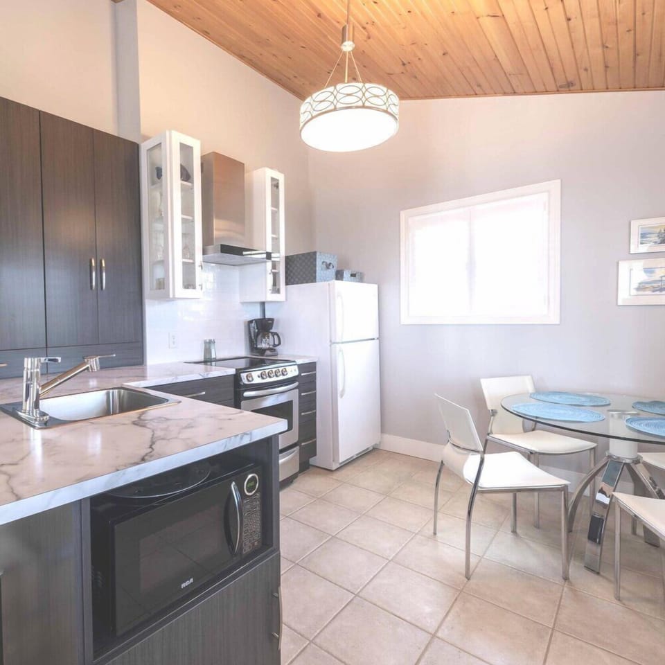Comfort Cottage, Sea View | Private kitchen