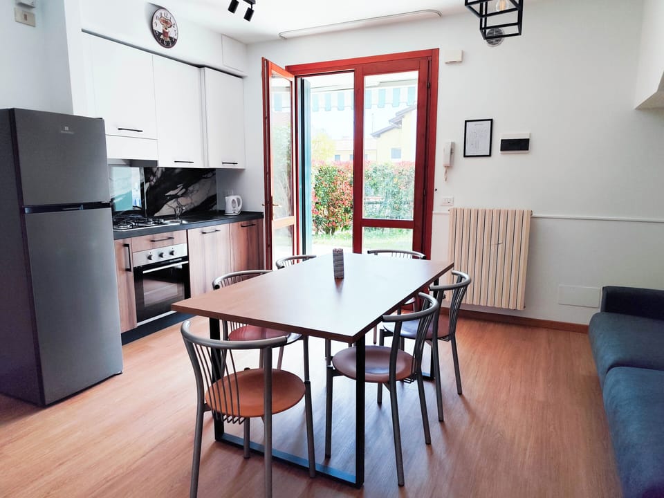 Apartment, 2 Bedrooms, City View | Dining room